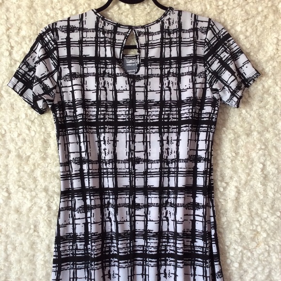 💥3 for $20💥 NWT geometrical pattern midi dress - Picture 4 of 7